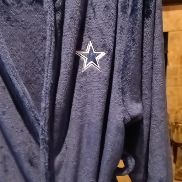 NWOT NORTHWEST navy plush Dallas Cowboys robe w saggy pockets & belt ONE SIZE - Picture 8 of 13